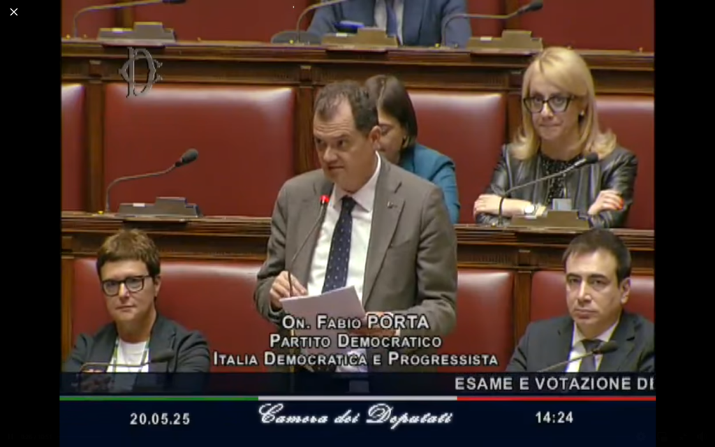 IN PARLAMENTO contrastando con tutte le armi parlamentari possibili un decreto sbagliato e ingiusto